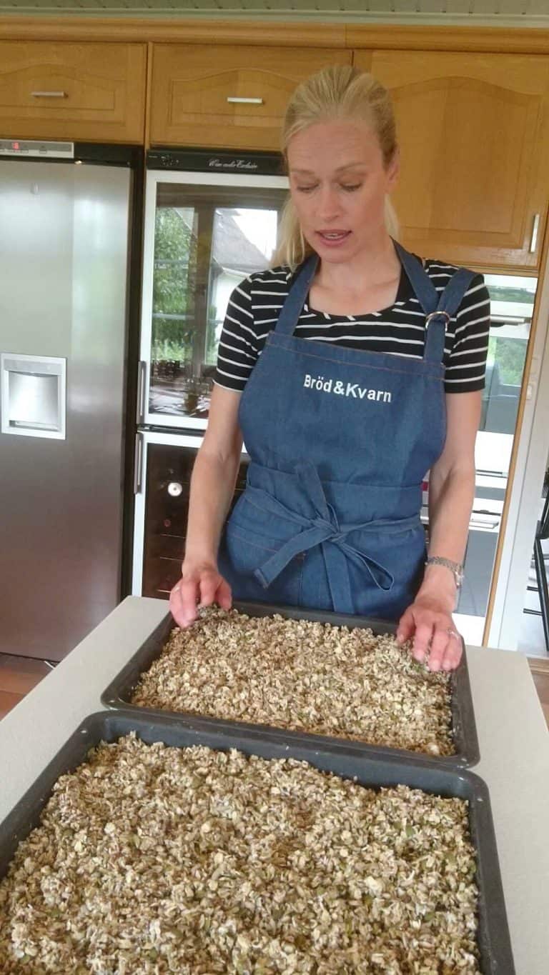 Müsli, granola på färska flingor