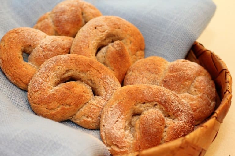 Grova smålänska kringlor med korn