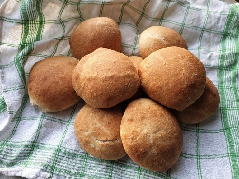 Släng inte den sura grädden! Recept mjuka frallor