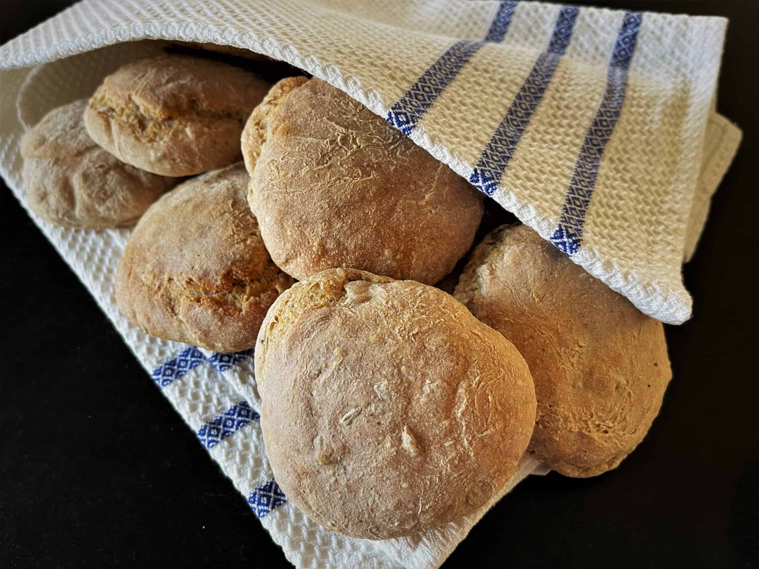 rågfrallor med hela korn